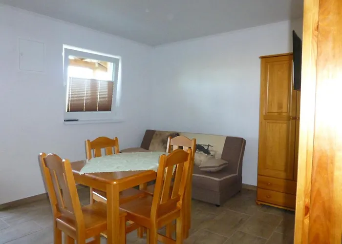 Domkiuweroniki Lodge